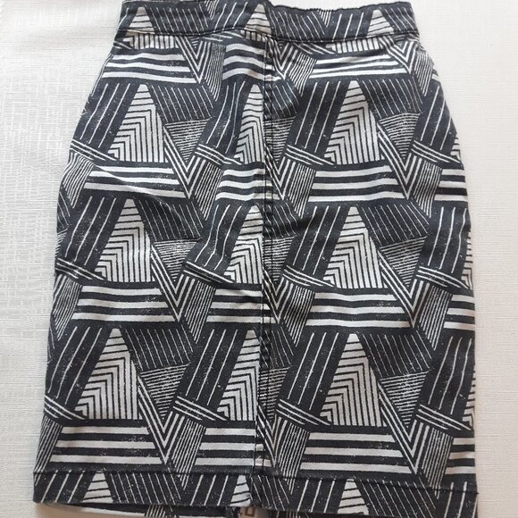 H&M Divided Skirt Denim Mini Chevron Skirt Size 2 - Picture 1 of 6